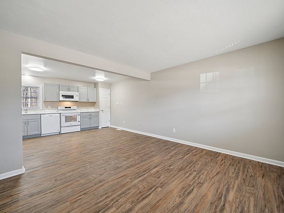5th image of 716 Cabin Creek Dr