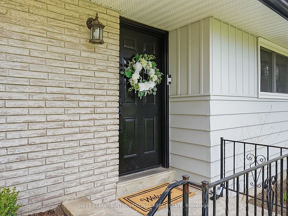 2nd image of 2186 Richard St