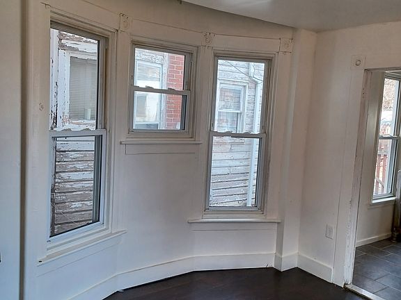 4th image of 455 Chestnut St