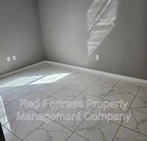310 Gordon Ave S — Photo 4