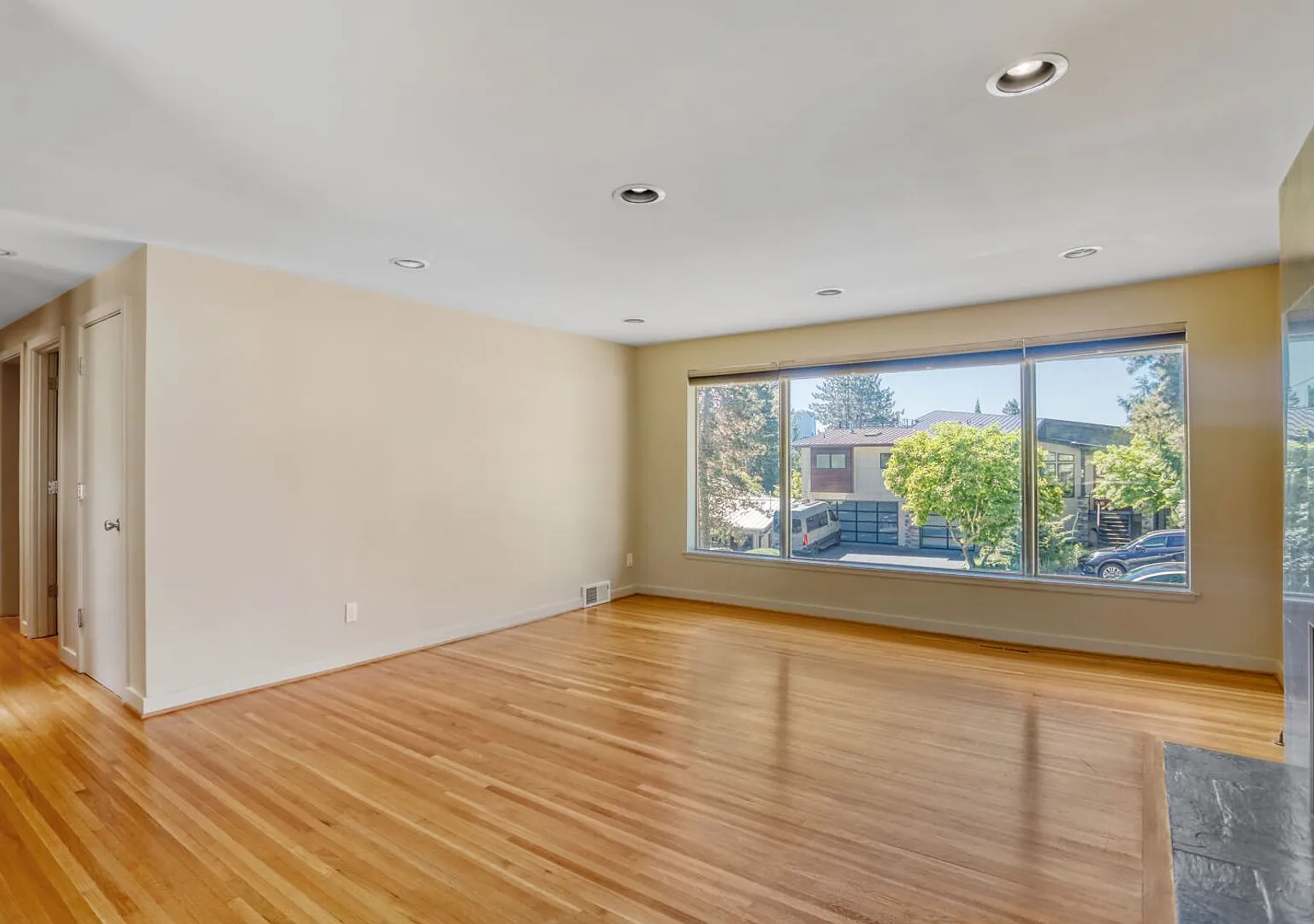 3Bd/1.75Ba Bellevue Home — Photo 4