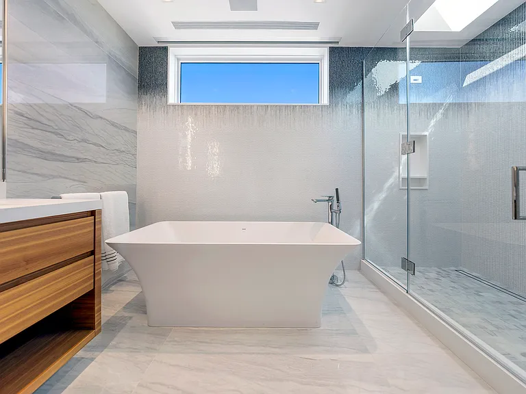 345 Dune Rd — Photo 16