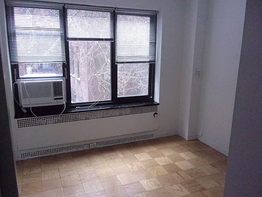 Rented by Carlyle Property Management | media 23