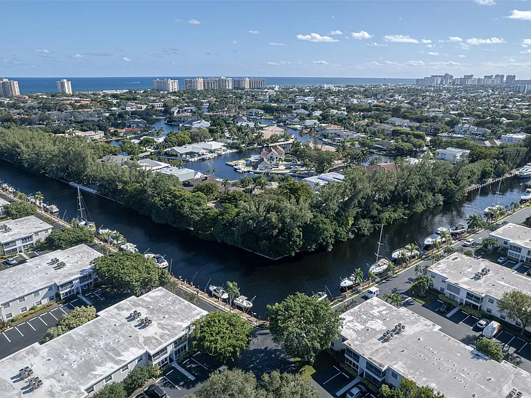 6413 Bay Club Dr #3 — Photo 23