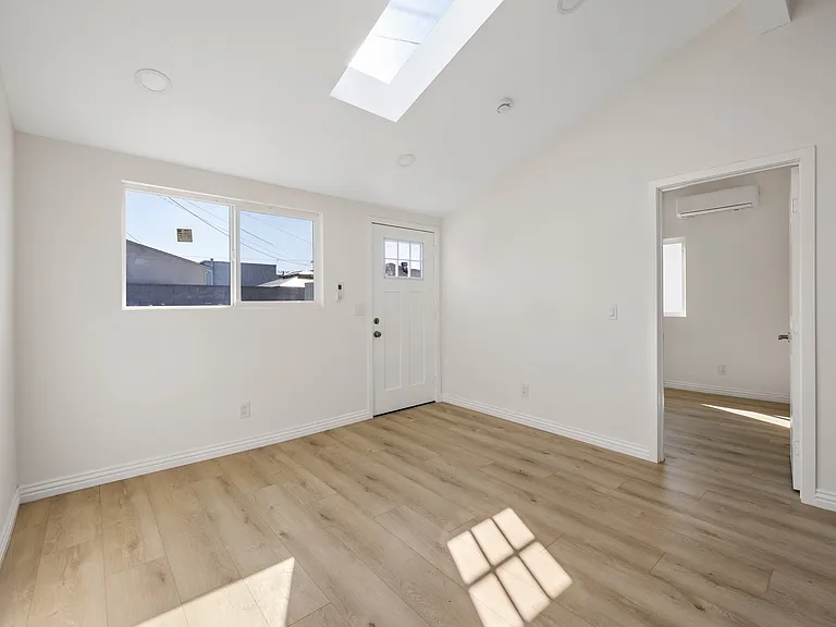 13118 Cordary Ave #B — Photo 7