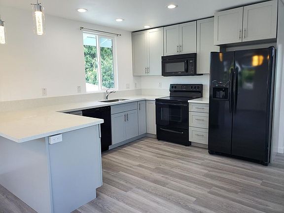 Another view of full kitchen