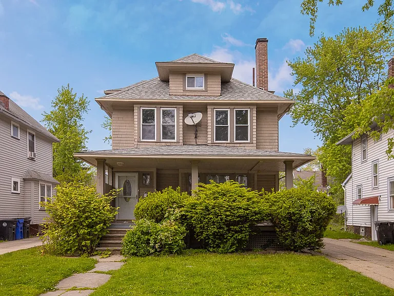 15401 Grovewood Ave — Photo 3