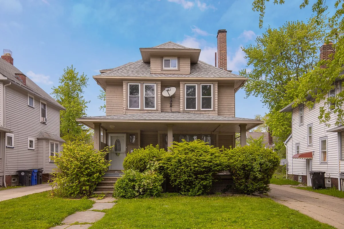Building Photo - 15401 Grovewood Ave