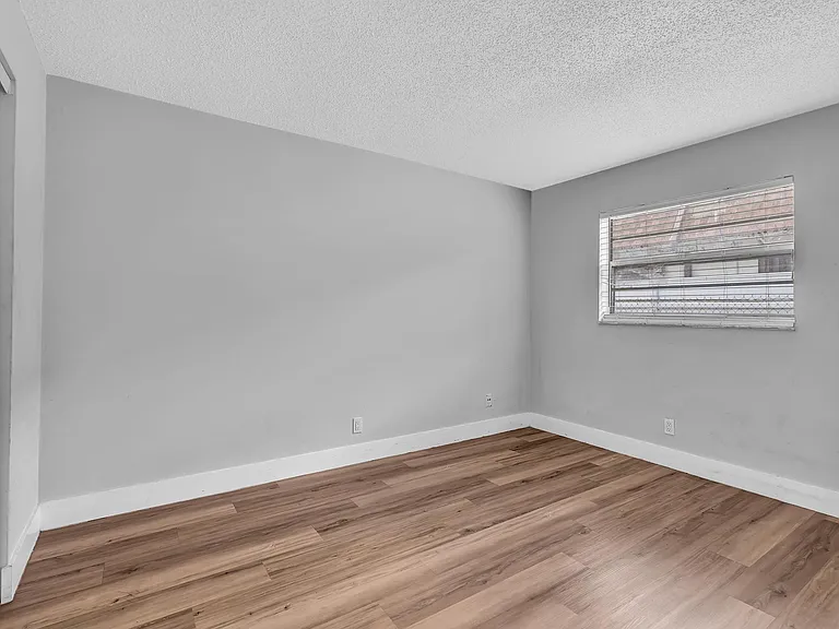232 SE 9th Ave #2 — Photo 16