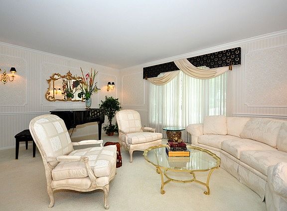 5th image of 158 S Saddle Brook Dr