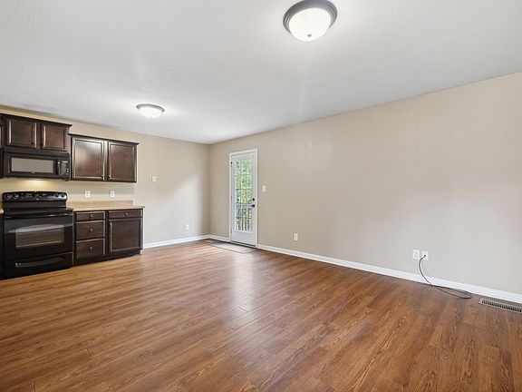 4th image of 1723 Thistlewood Dr