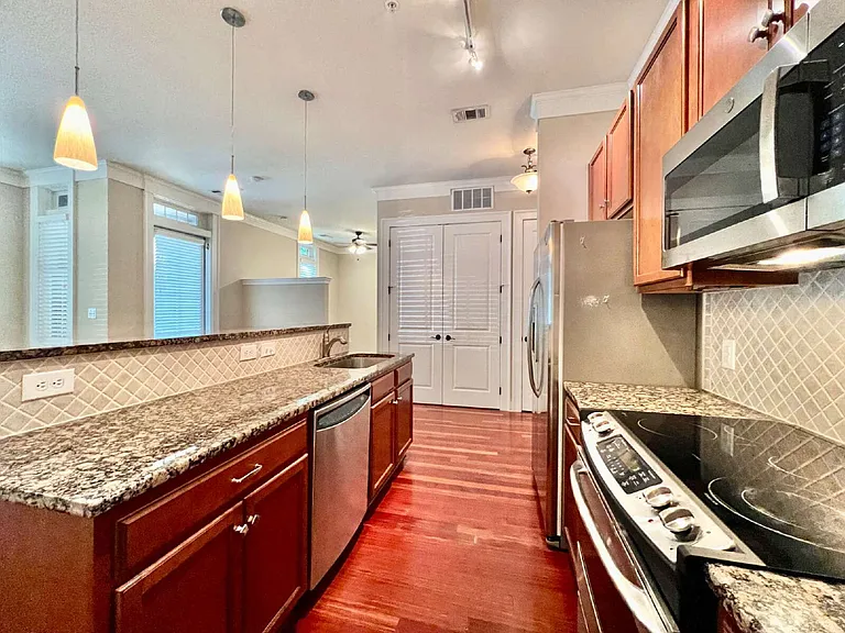 2810 Selwyn Ave #111 — Photo 15