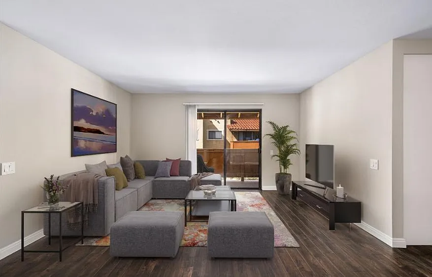 Las Flores Gardens Apartments — Photo 3