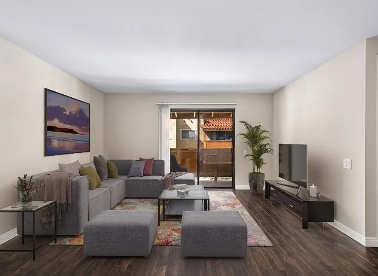 Las Flores Gardens Apartments — Photo 4