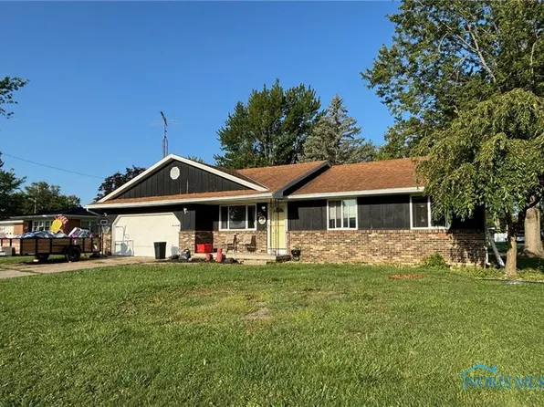 911 E Graceway Dr, Napoleon, OH 43545