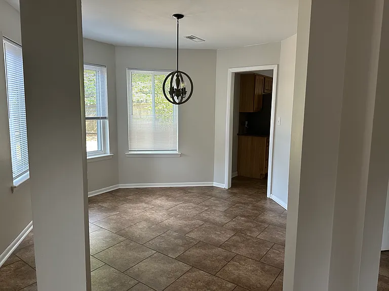 331 Sunflower Ct — Photo 3