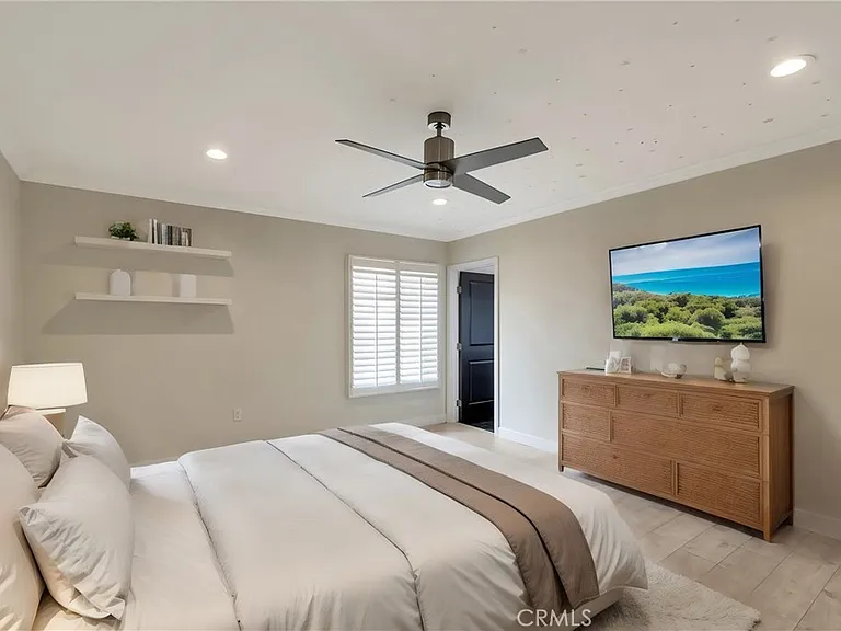 17227 Keswick St — Photo 3
