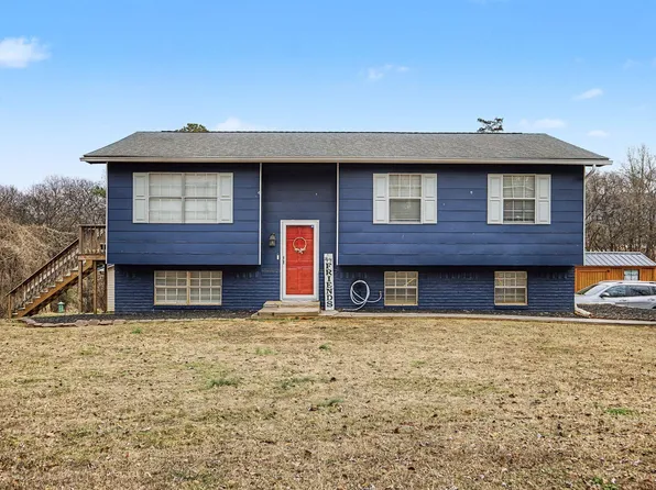 135 Franklin Dr, Benton, TN 37307