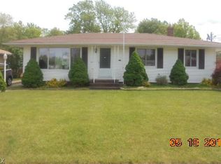 7493 Malibu Dr, Parma, OH