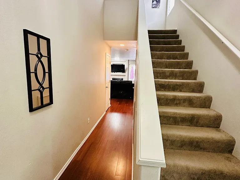 5216 NE Schoeler Cir — Photo 3