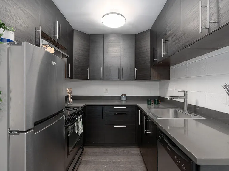 Milan Apartments — Photo 6