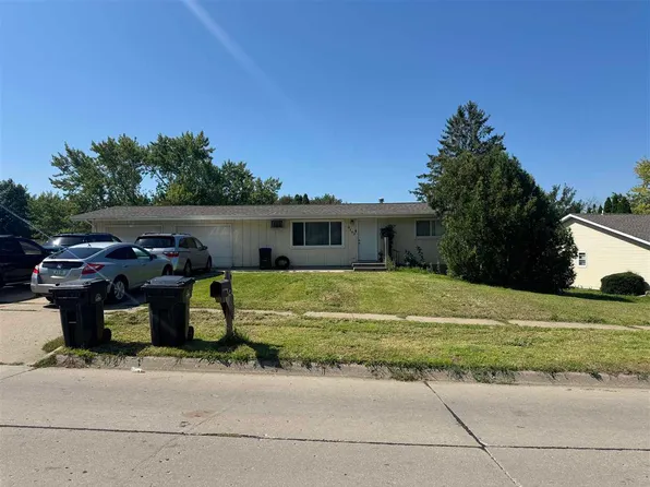 2102-2103 10th Street Pl, Coralville, IA 52241