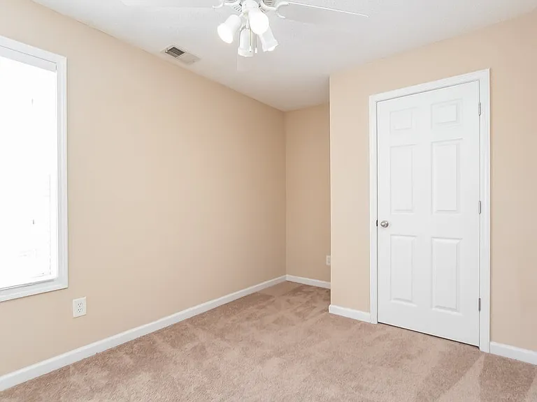 212 Greystone Cir — Photo 12