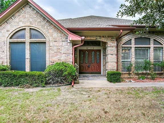 3rd image of 110 High Oak Dr