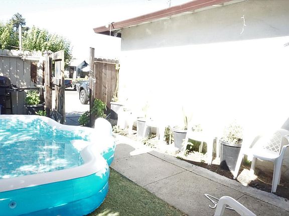 2nd image of 2432 Dobern Ave