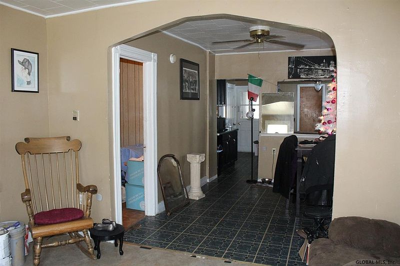 3rd image of 1620-22 FOSTER Avenue