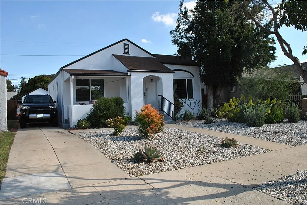 2 bed, 984 sqft, $4,100 — Photo 2