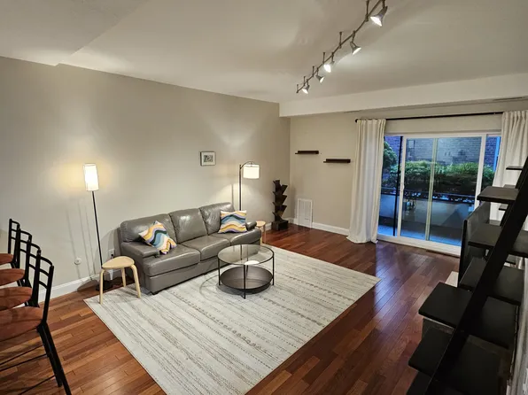 57 Broadlawn Park APT 11, Chestnut Hill, MA 02467