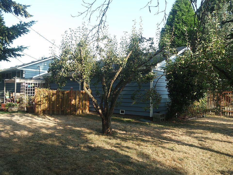 2nd image of 11740 1st Ave NE