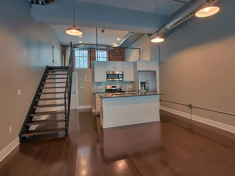 210 Walnut - 102 — Photo 3
