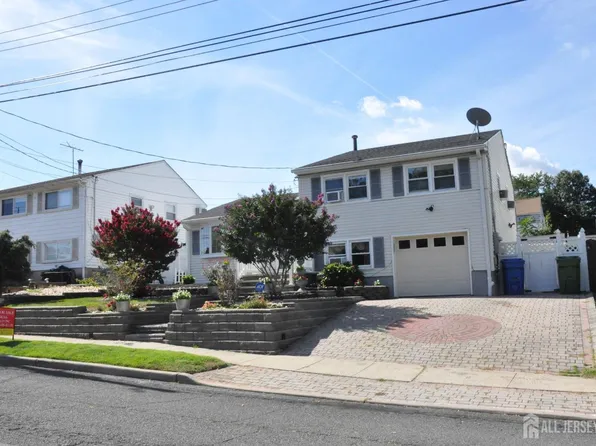 9 Florence Dr, Parlin, NJ 08859