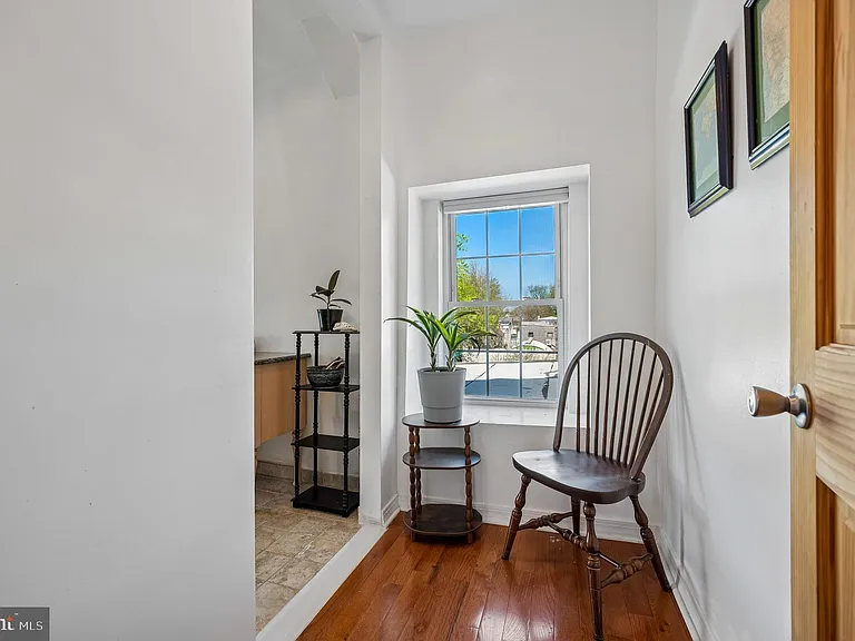 229 W Hansberry St — Photo 32
