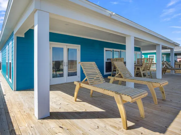 1297 Mabry St, Gilchrist, TX 77617