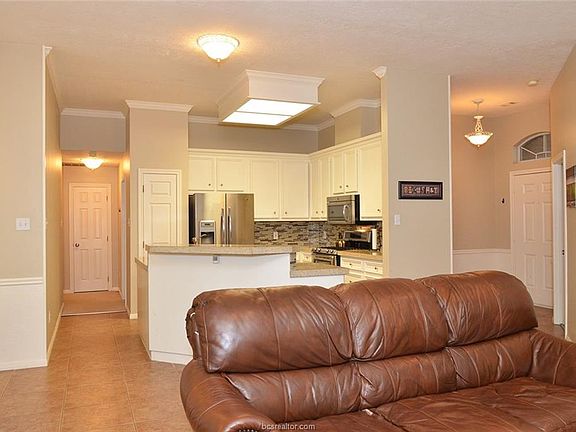 4th image of 1816 White Stone Dr