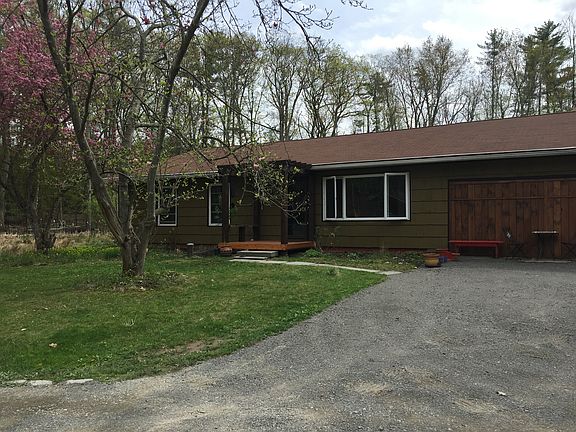 2nd image of 32 Nissen Ln