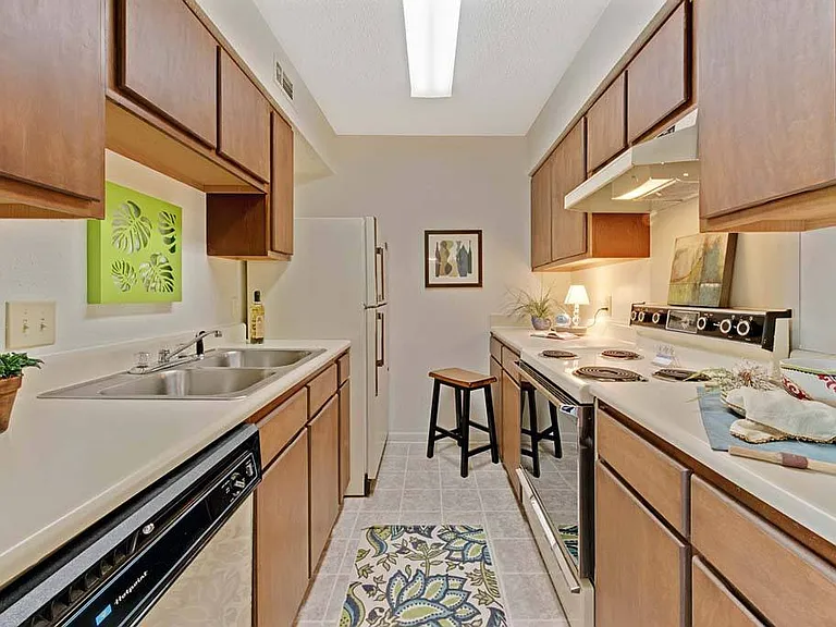 Fox Hollow Apartment Homes — Photo 10