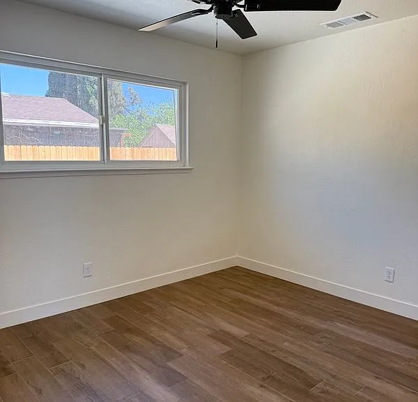 1459 E Kern Ave — Photo 16