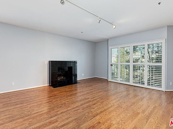 4th image of 1871 Greenfield Ave APT 301