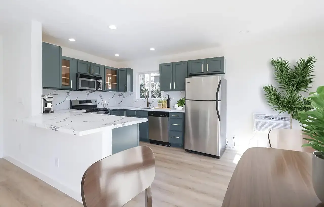 1 bed, 1000 sqft, $3,295 — Photo 2