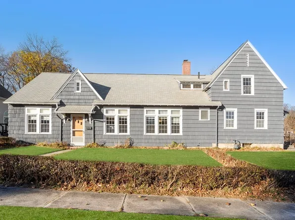 8 Watt Rd, Worcester, MA 01606