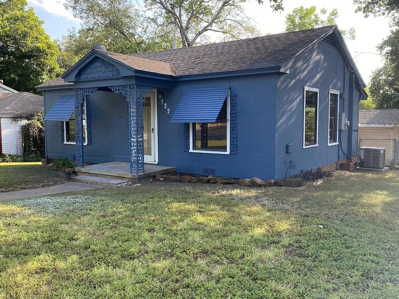 2 bed, 744 sqft, $1,350 — Photo 1