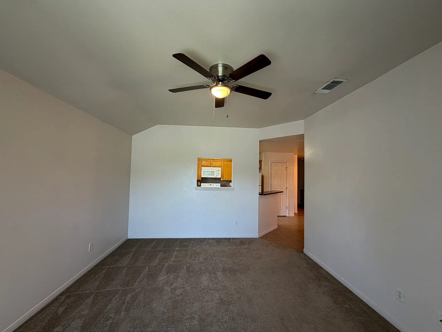 3 bed, 1241 sqft, $1,195 — Photo 2