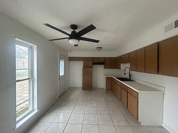 4th image of 2777 Gruber Dr