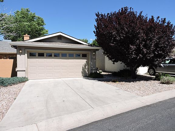 3rd image of 3221 Iris Ln
