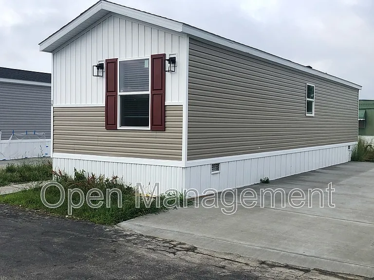 3000 Brookpark Rd #R18 — Photo 1