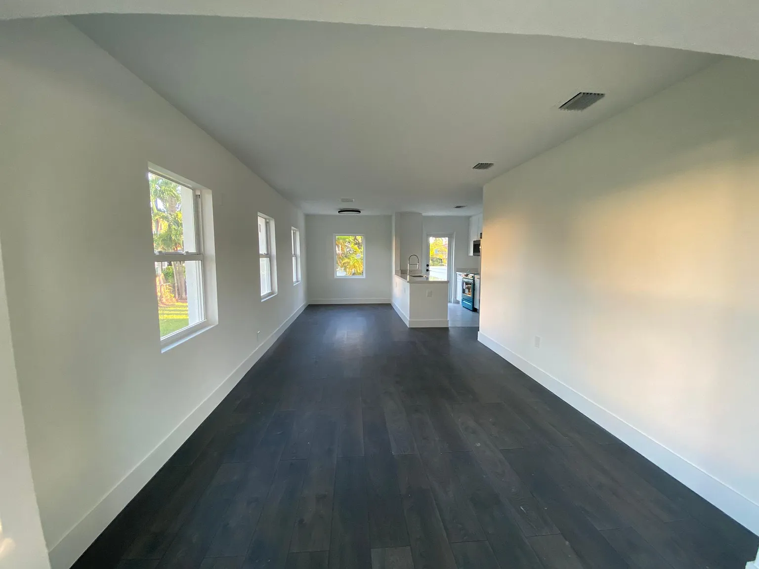 3 bed, 1107 sqft, $3,950 — Photo 3